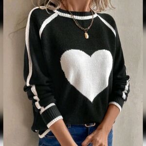 Women's Round Neck Raglan Sleeve Heart Pattern Casual Pullover Sweater